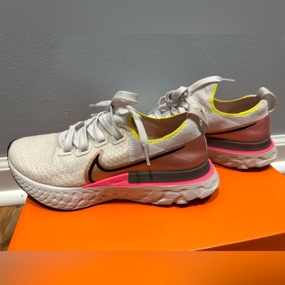 Size 6 Nike infinity react runners